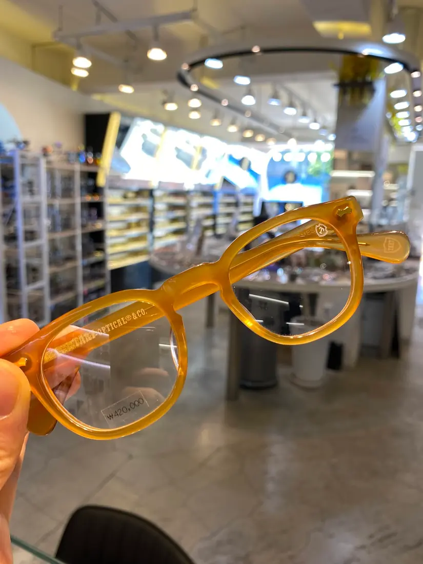 Frame selection trays at the fitting counter — 5